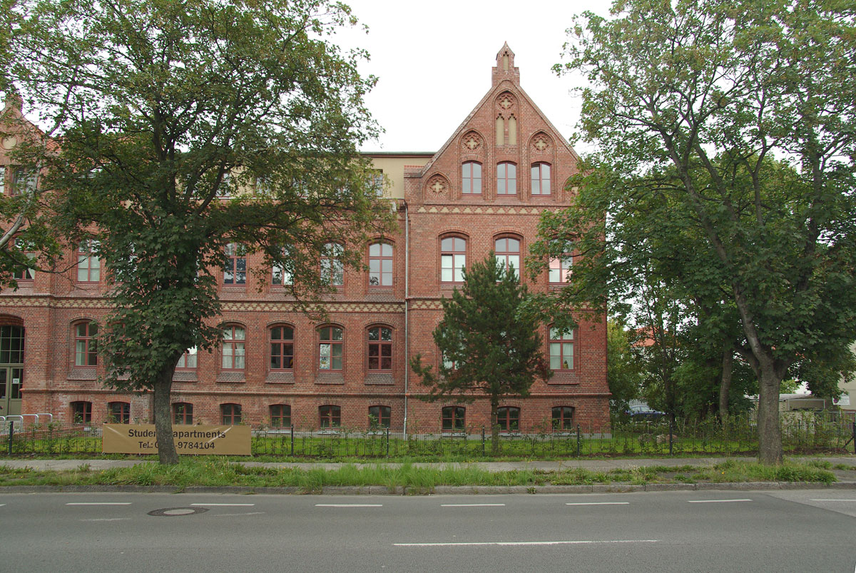 ank76 Foto 01 Altbau Außenansicht Klinkerfassade Greifswald Büro Labs von Helmolt Architekt Berlin Falkensee