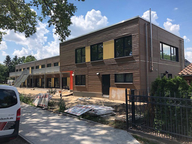 roh15 Foto 01 Außenansicht Fassade Holzbau Kita Kindergarten Architekturbüro Labs von Helmolt Falkensee Berlin