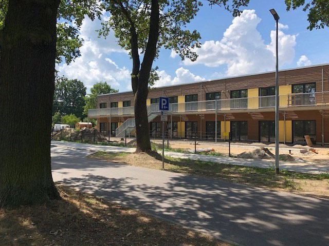 roh15 Foto 03 Außenansicht Fassade Holzbau Kita Kindergarten Architekturbüro Labs von Helmolt Falkensee Berlin