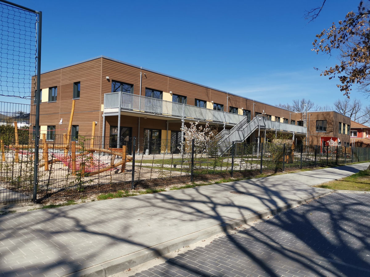 roh15 Foto 04 Außenansicht Fassade Holzbau Kita Kindergarten Architekturbüro Labs von Helmolt Falkensee Berlin